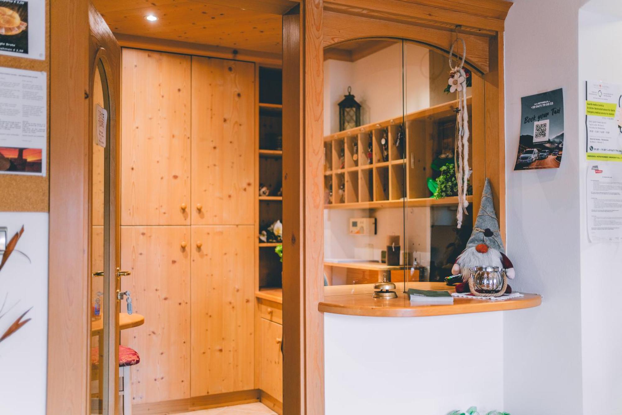 Garni Hotel Belalp Santa Cristina Val Gardena Dış mekan fotoğraf