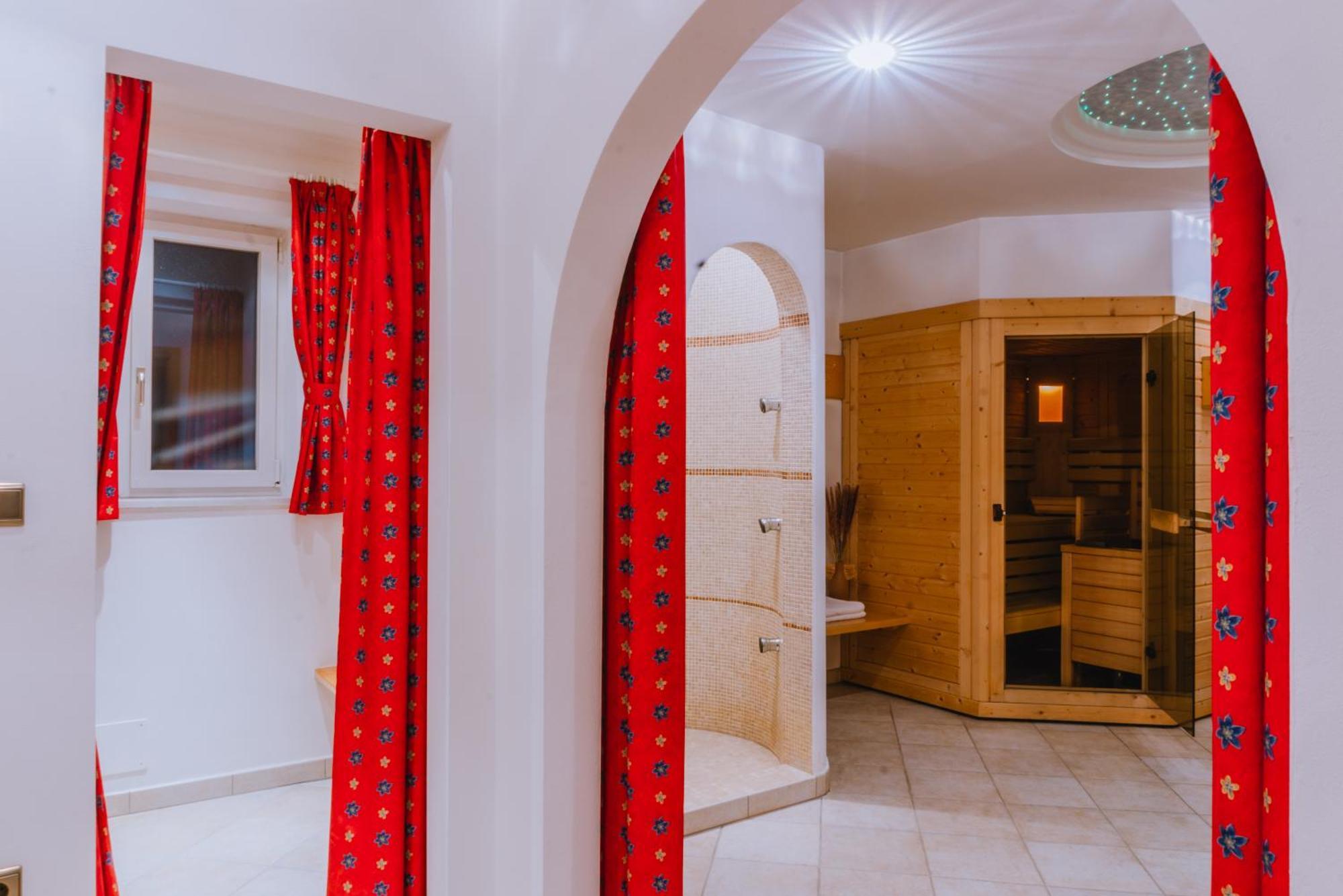 Garni Hotel Belalp Santa Cristina Val Gardena Dış mekan fotoğraf