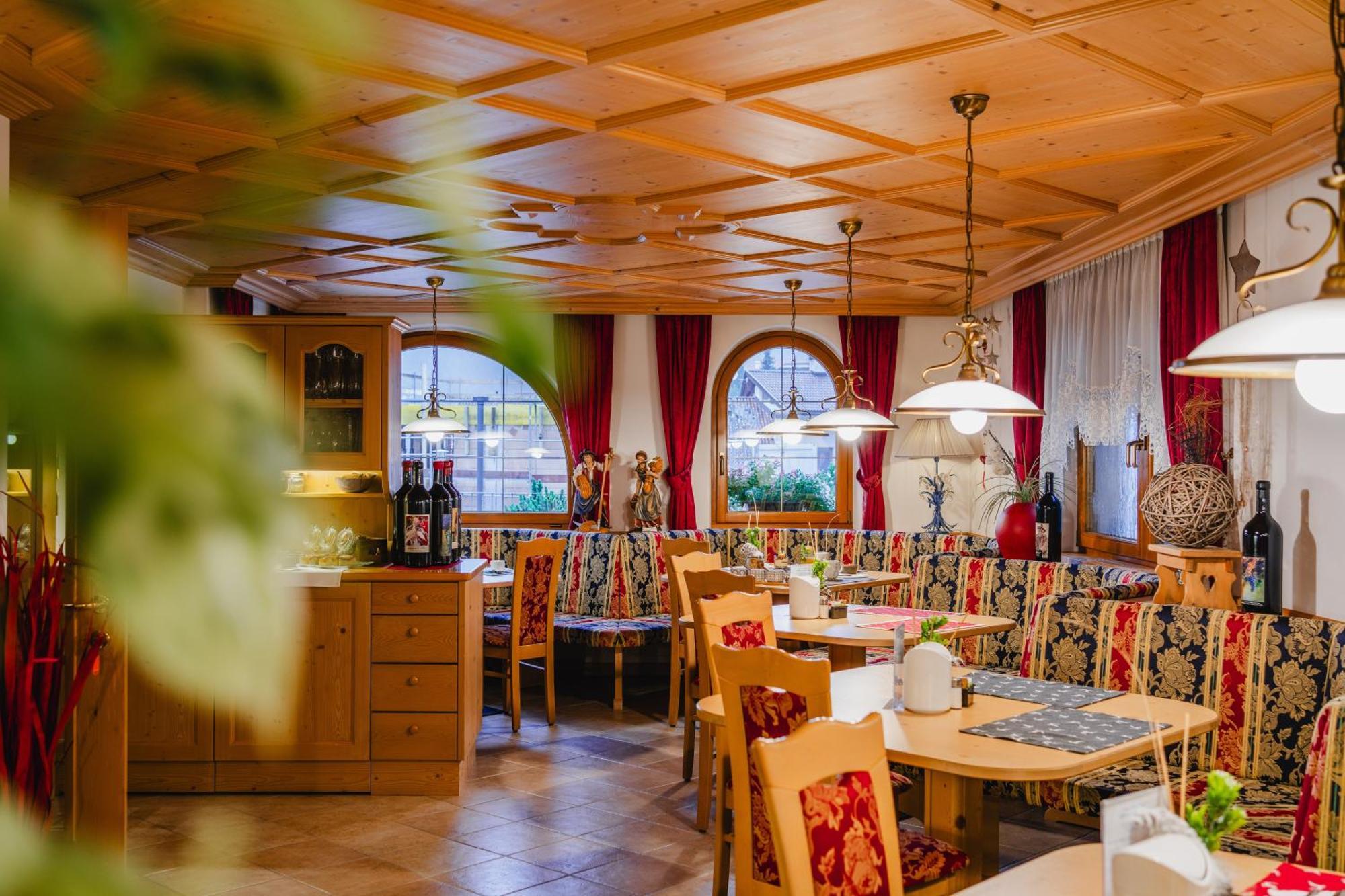 Garni Hotel Belalp Santa Cristina Val Gardena Dış mekan fotoğraf