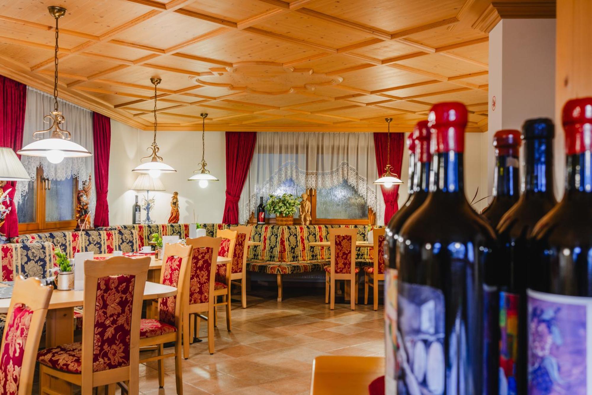 Garni Hotel Belalp Santa Cristina Val Gardena Dış mekan fotoğraf