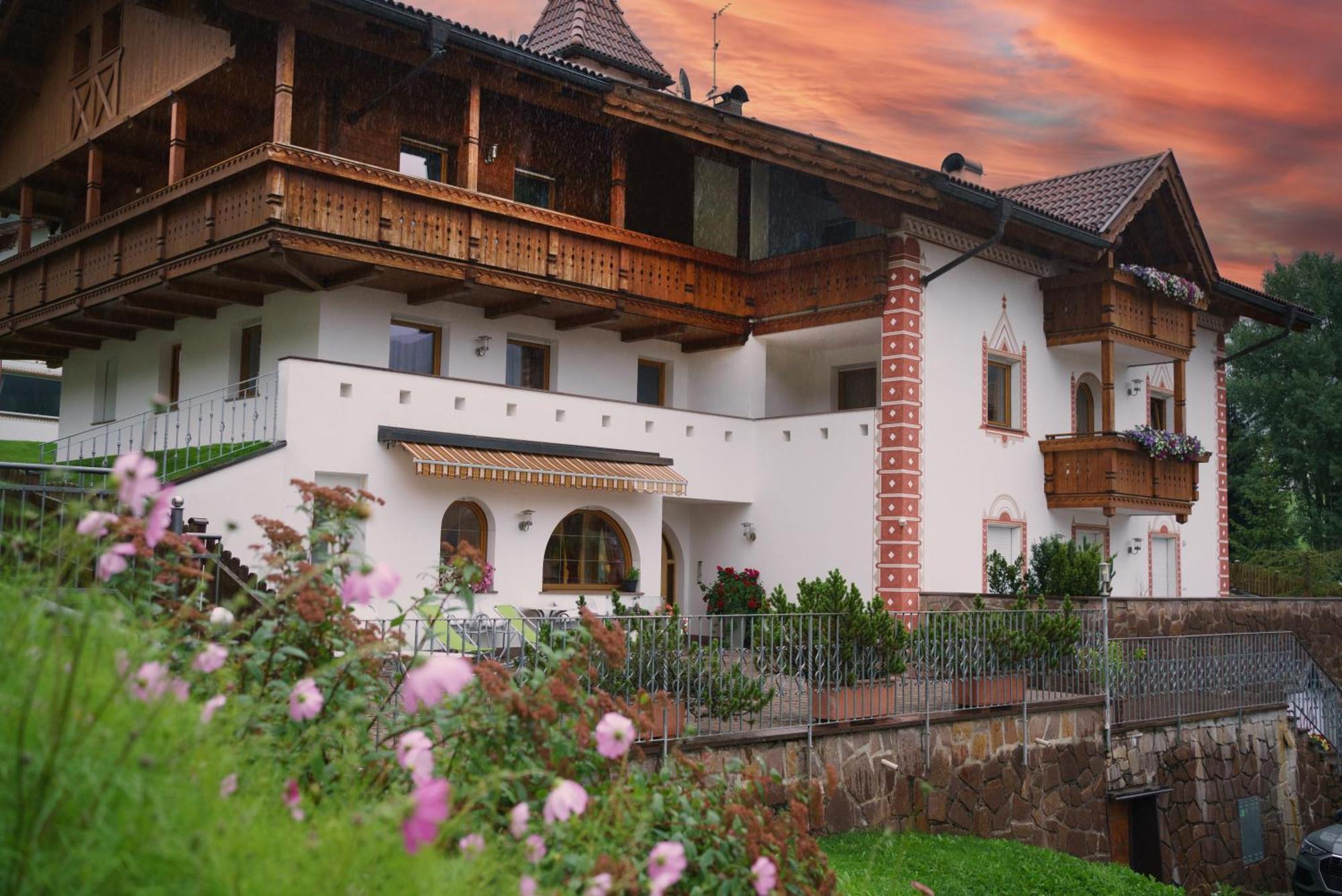 Garni Hotel Belalp Santa Cristina Val Gardena Dış mekan fotoğraf